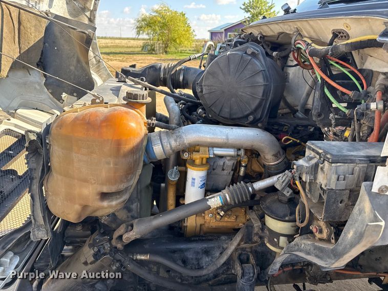 image for item EP0680 2004 Ford F750 Super Duty truck cab and chassis