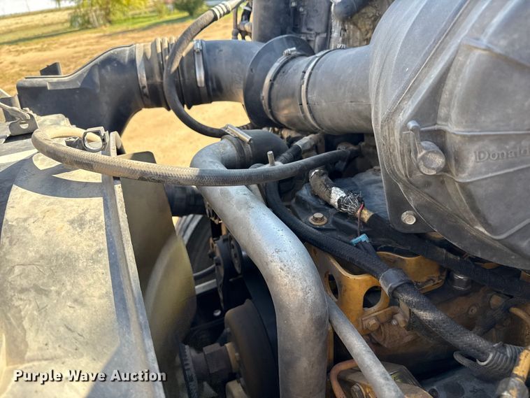 image for item EP0680 2004 Ford F750 Super Duty truck cab and chassis