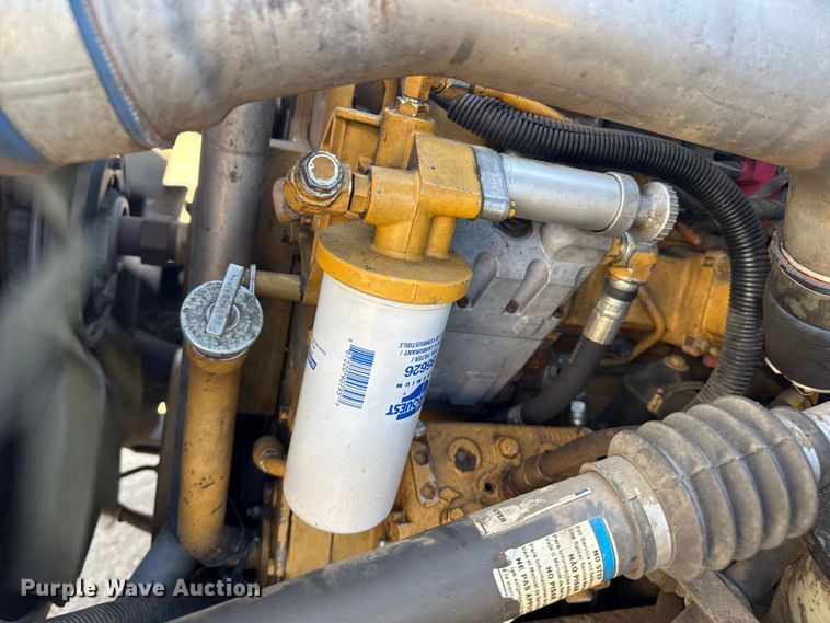 image for item EP0680 2004 Ford F750 Super Duty truck cab and chassis