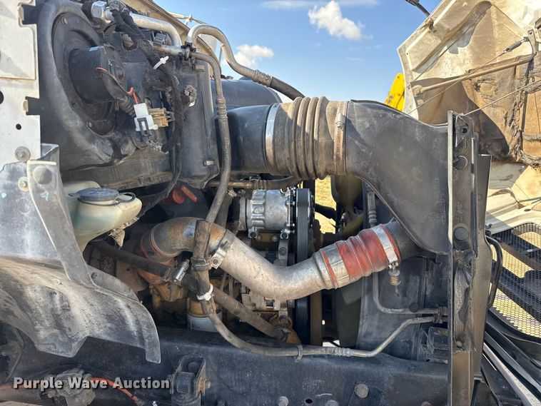 image for item EP0680 2004 Ford F750 Super Duty truck cab and chassis