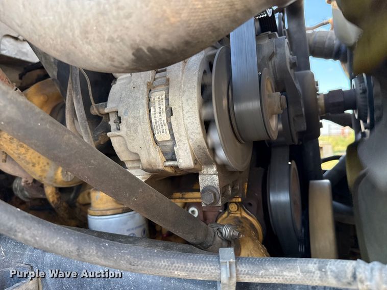 image for item EP0680 2004 Ford F750 Super Duty truck cab and chassis