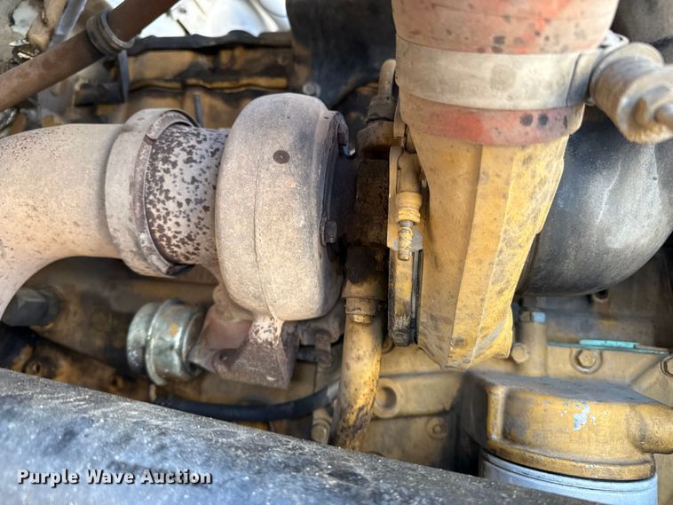 image for item EP0680 2004 Ford F750 Super Duty truck cab and chassis