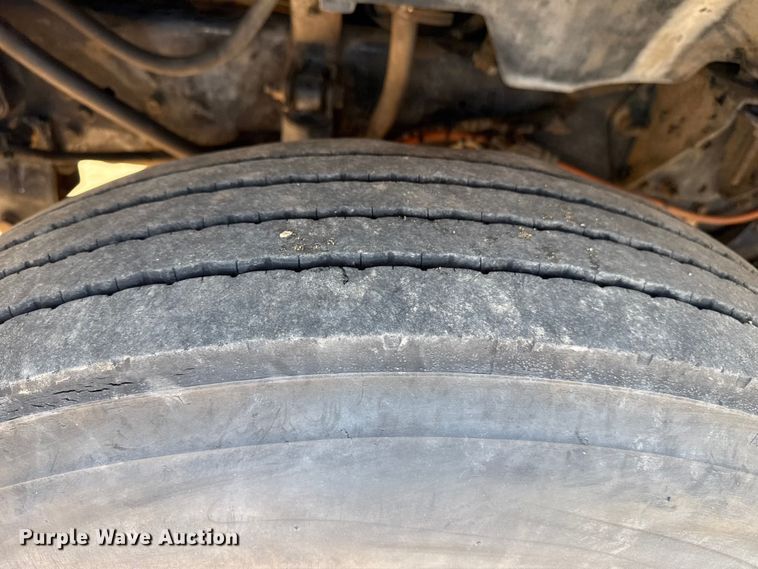 image for item EP0680 2004 Ford F750 Super Duty truck cab and chassis