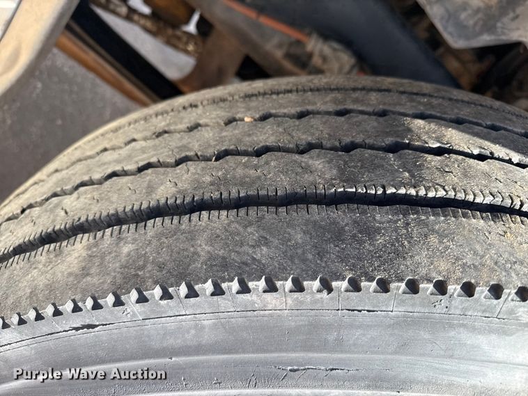 image for item EP0680 2004 Ford F750 Super Duty truck cab and chassis