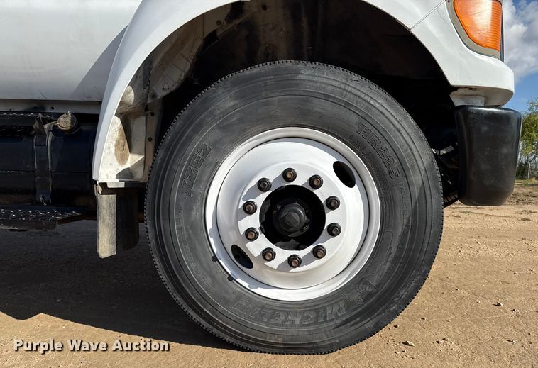 image for item EP0680 2004 Ford F750 Super Duty truck cab and chassis