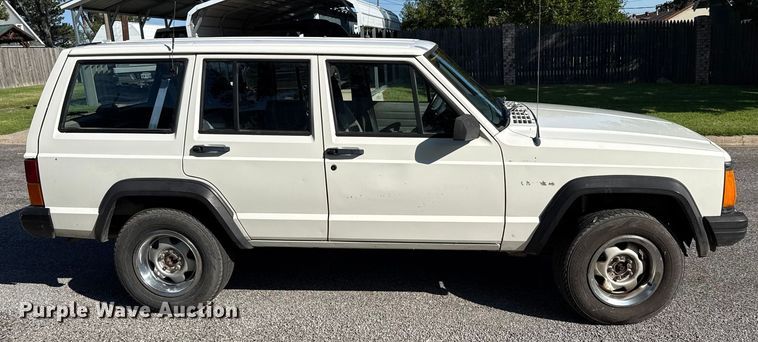 image for item EP0681 1996 Jeep Cherokee SUV