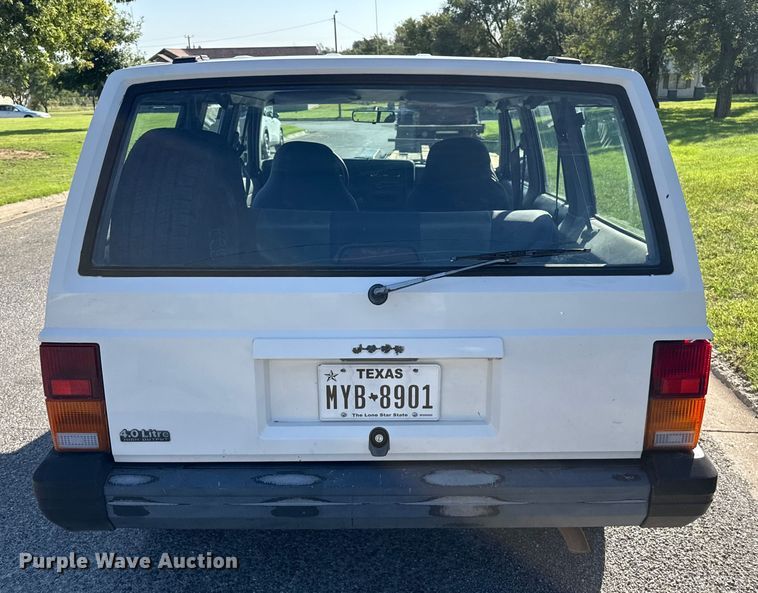 image for item EP0681 1996 Jeep Cherokee SUV