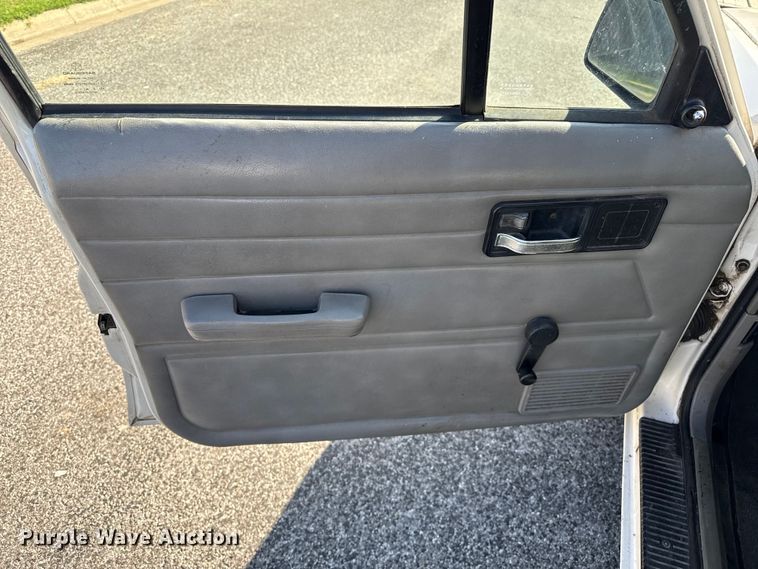 image for item EP0681 1996 Jeep Cherokee SUV