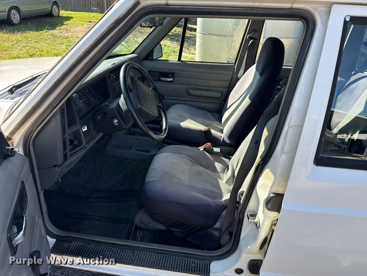 image for item EP0681 1996 Jeep Cherokee SUV