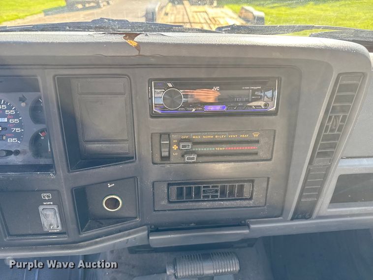 image for item EP0681 1996 Jeep Cherokee SUV