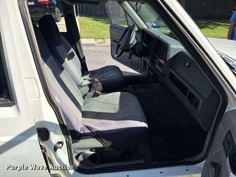 image for item EP0681 1996 Jeep Cherokee SUV