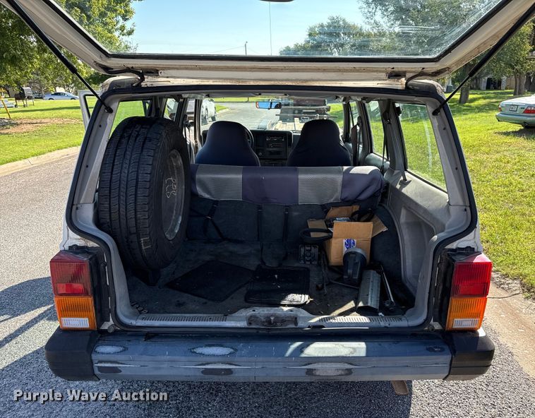 image for item EP0681 1996 Jeep Cherokee SUV