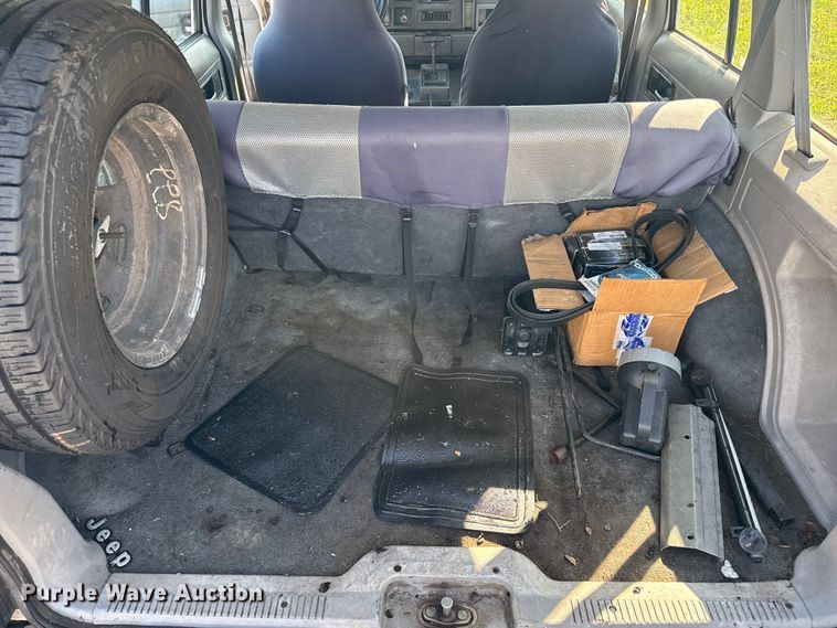 image for item EP0681 1996 Jeep Cherokee SUV