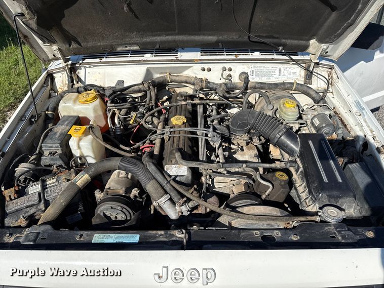 image for item EP0681 1996 Jeep Cherokee SUV