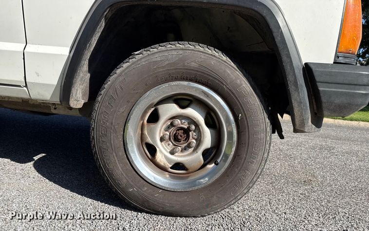 image for item EP0681 1996 Jeep Cherokee SUV