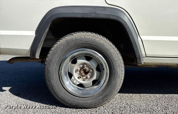 image for item EP0681 1996 Jeep Cherokee SUV