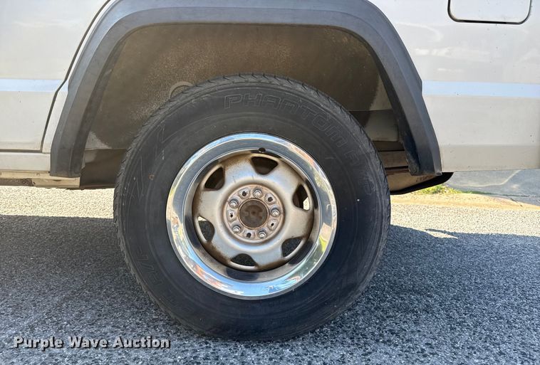 image for item EP0681 1996 Jeep Cherokee SUV