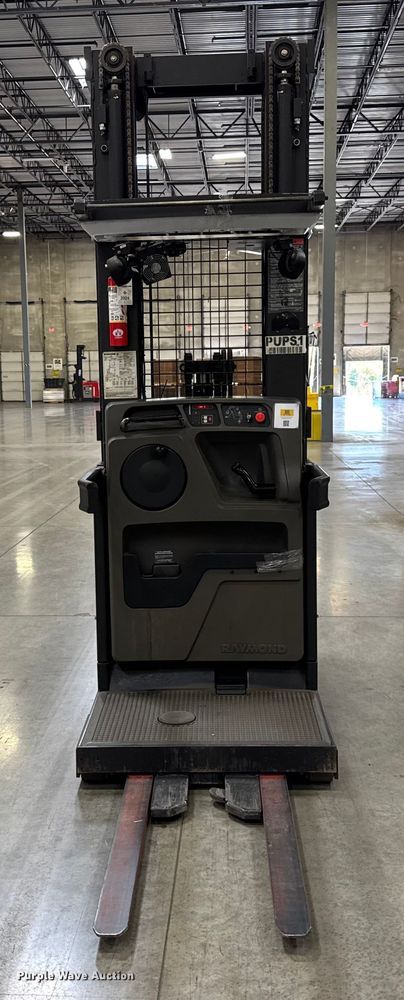 image for item ER0097 2017 Raymond 5400 order picker