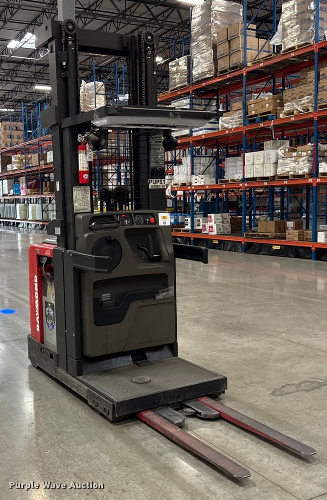 image for item ER0097 2017 Raymond 5400 order picker