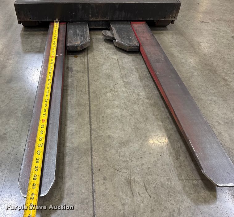 image for item ER0097 2017 Raymond 5400 order picker