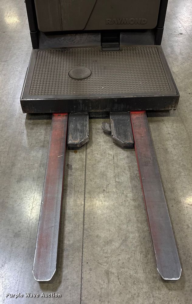 image for item ER0097 2017 Raymond 5400 order picker