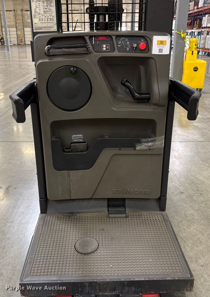 image for item ER0097 2017 Raymond 5400 order picker