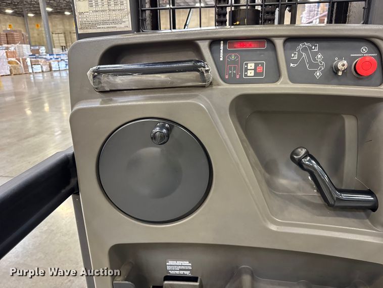 image for item ER0097 2017 Raymond 5400 order picker