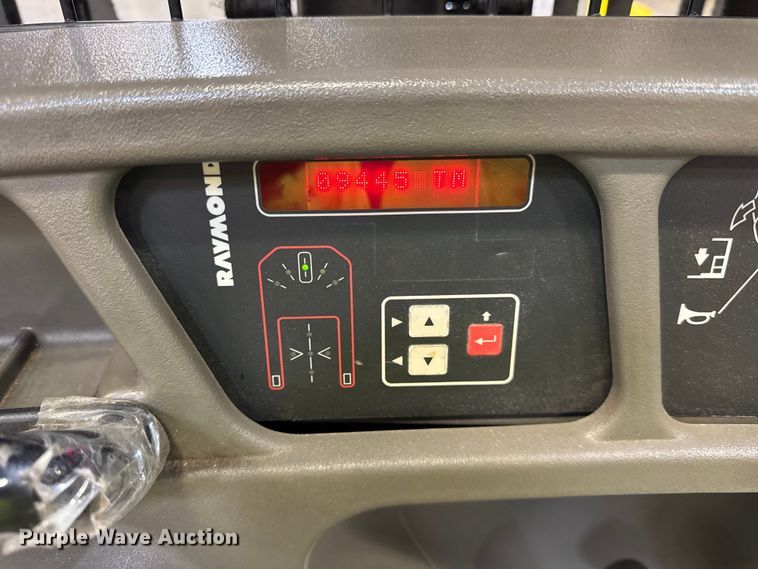 image for item ER0097 2017 Raymond 5400 order picker