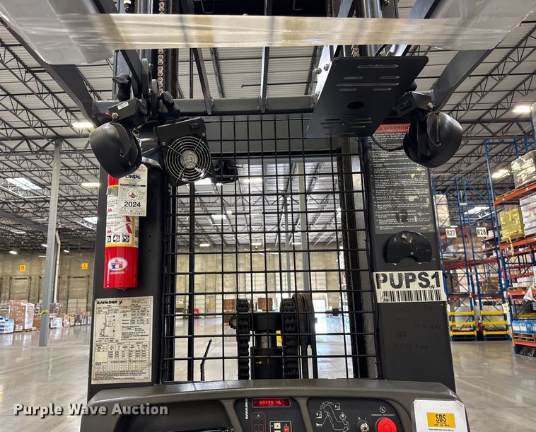 image for item ER0097 2017 Raymond 5400 order picker