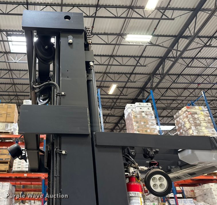 image for item ER0097 2017 Raymond 5400 order picker