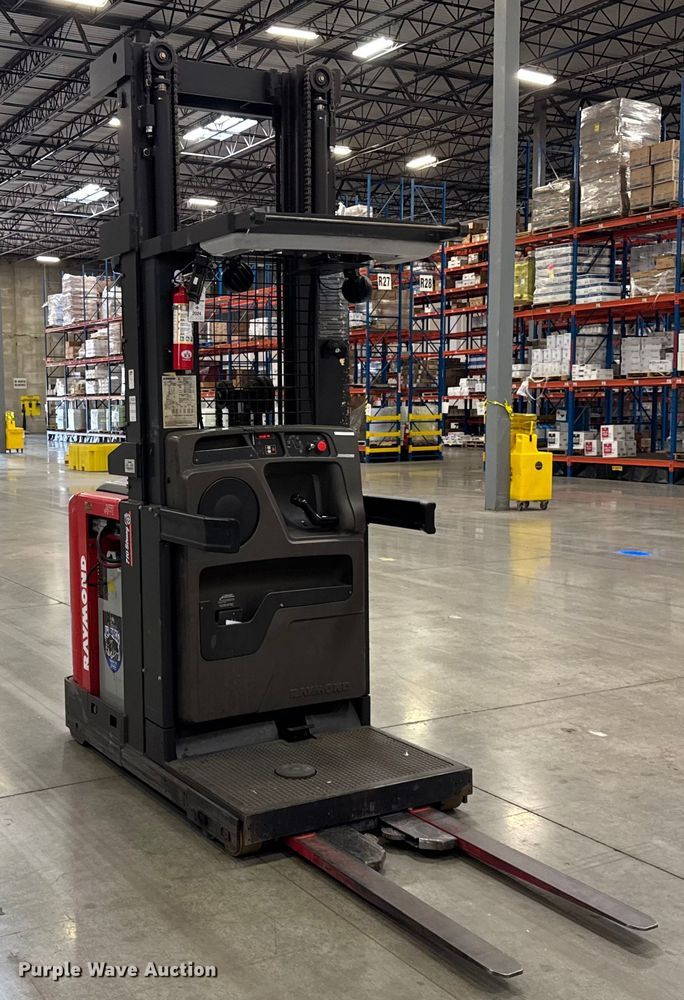 image for item ER0098 2017 Raymond 5400 order picker