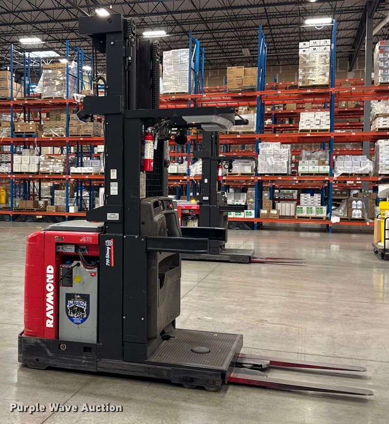 image for item ER0098 2017 Raymond 5400 order picker