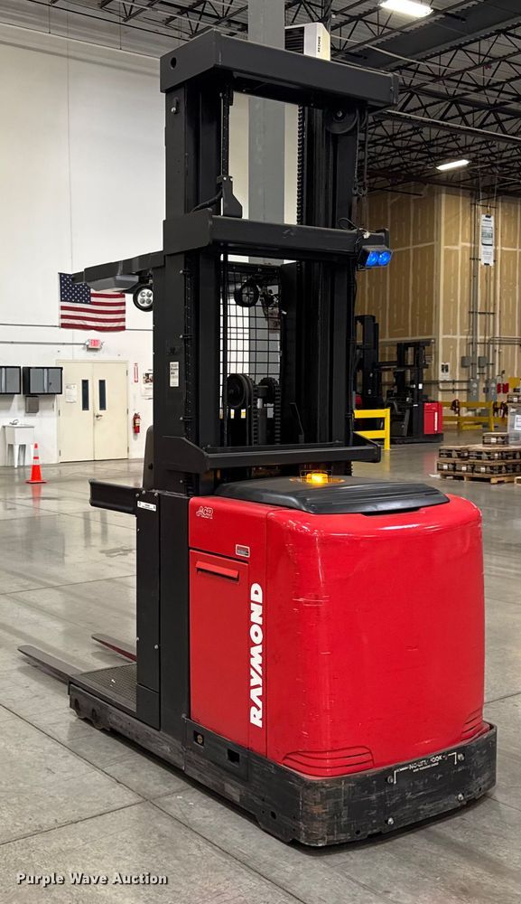 image for item ER0098 2017 Raymond 5400 order picker