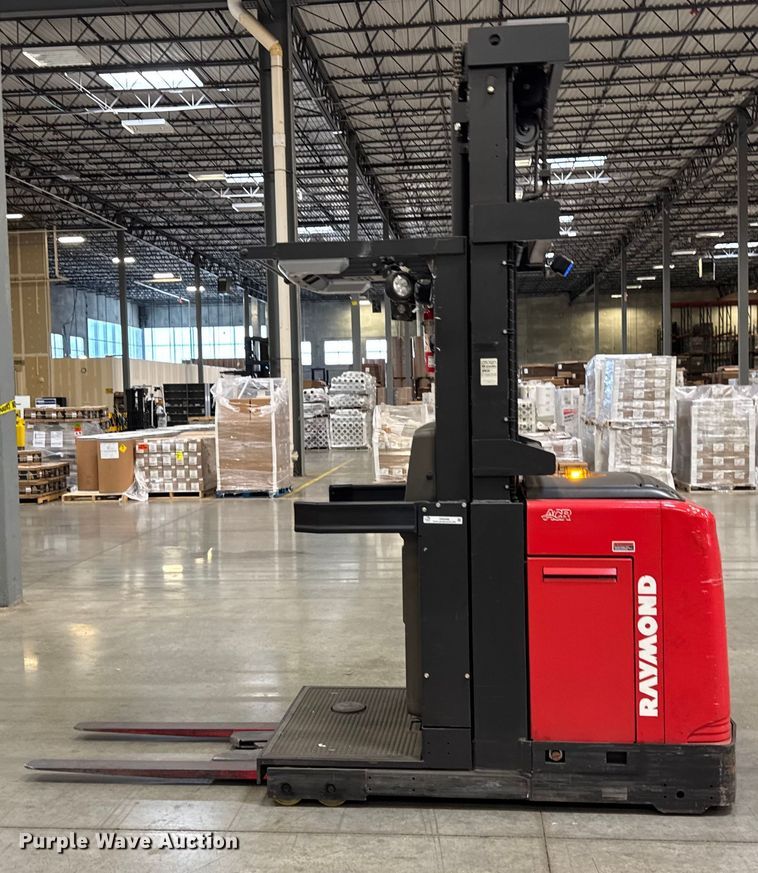 image for item ER0098 2017 Raymond 5400 order picker