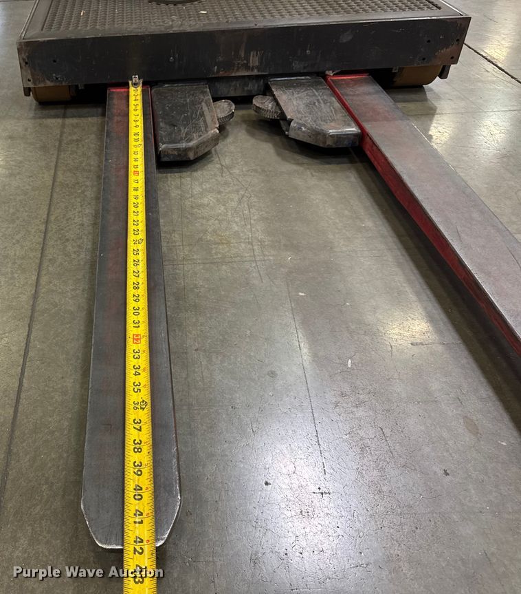 image for item ER0098 2017 Raymond 5400 order picker