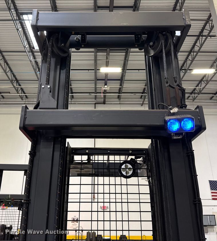 image for item ER0098 2017 Raymond 5400 order picker