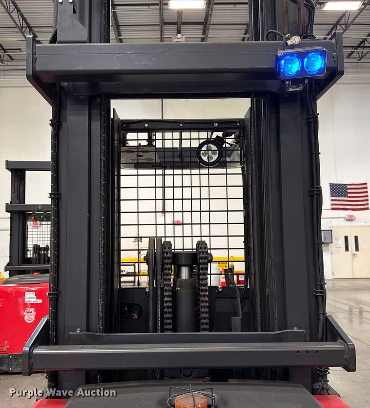 image for item ER0098 2017 Raymond 5400 order picker