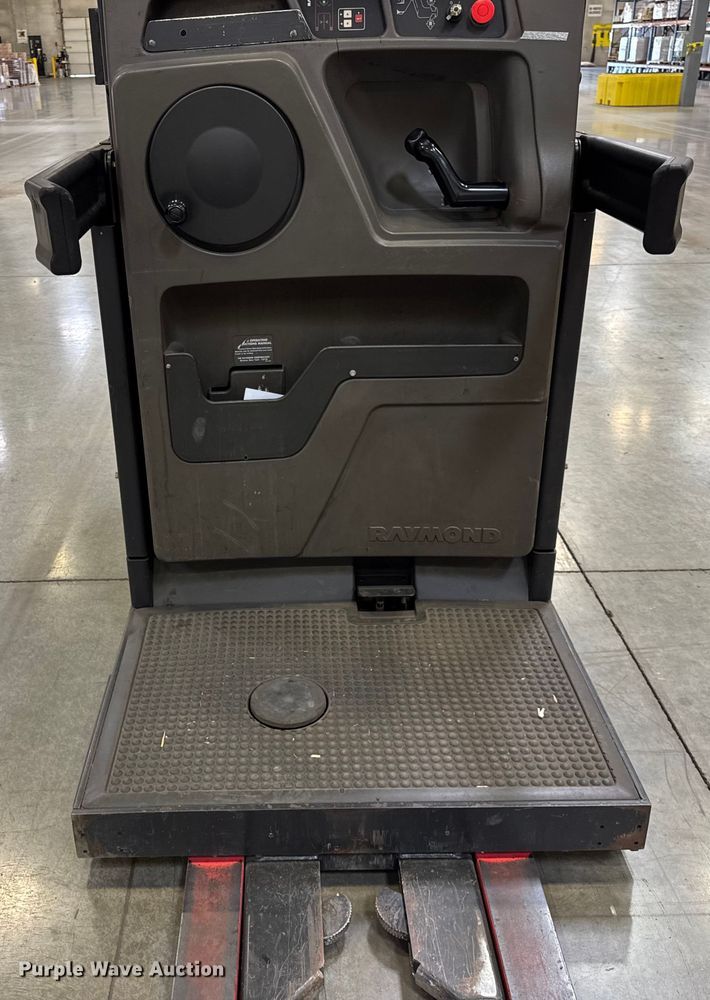 image for item ER0098 2017 Raymond 5400 order picker