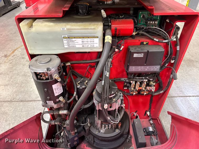 image for item ER0098 2017 Raymond 5400 order picker