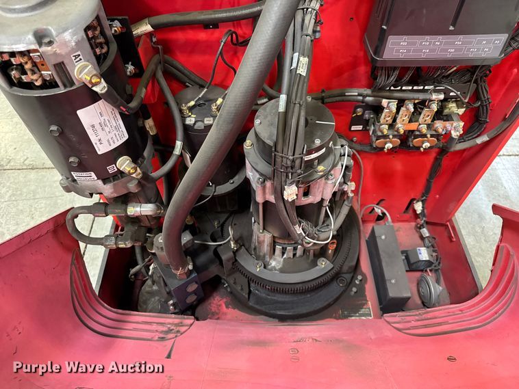 image for item ER0098 2017 Raymond 5400 order picker