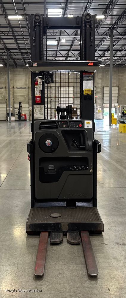 image for item ER0099 2016 Raymond 5600 order picker