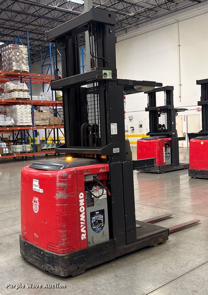 image for item ER0099 2016 Raymond 5600 order picker