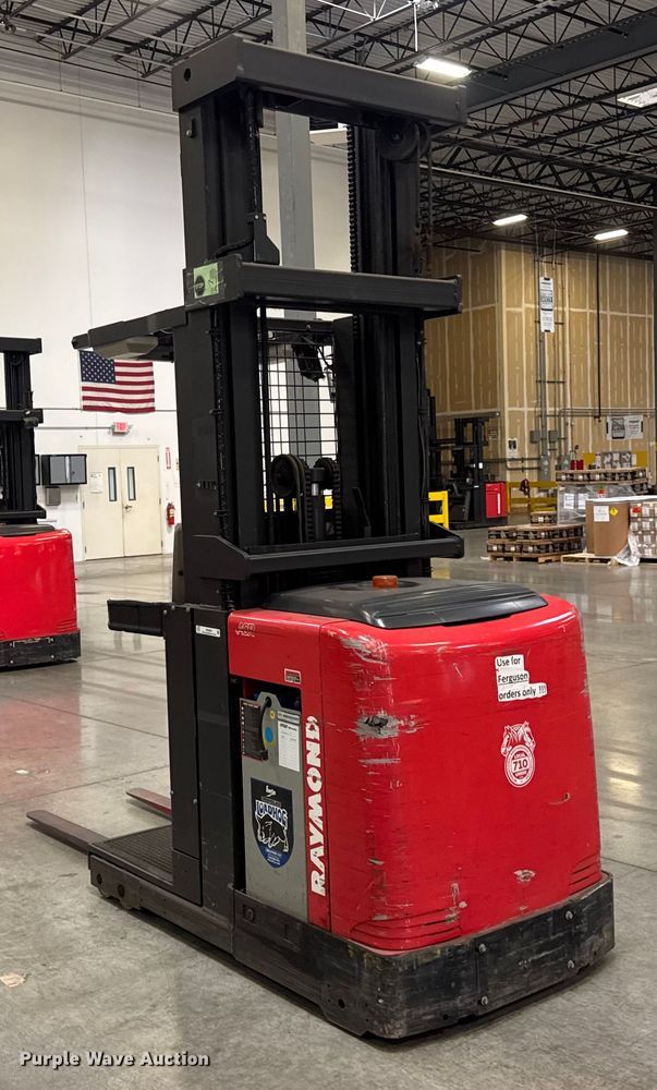 image for item ER0099 2016 Raymond 5600 order picker