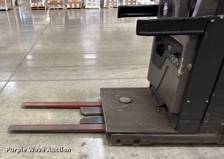 image for item ER0099 2016 Raymond 5600 order picker