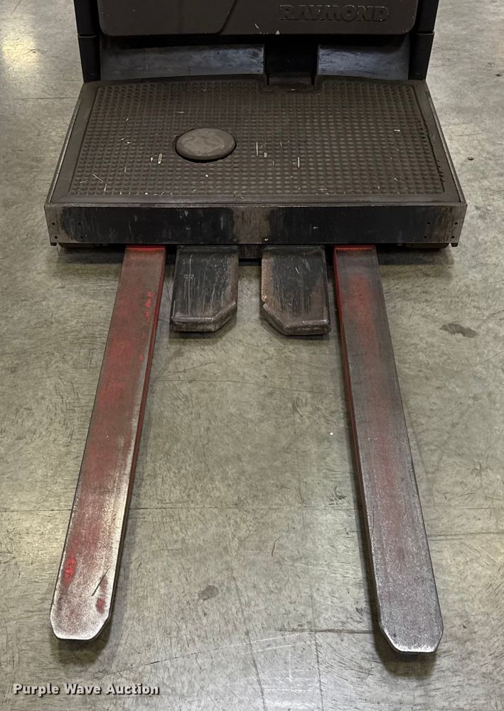 image for item ER0099 2016 Raymond 5600 order picker