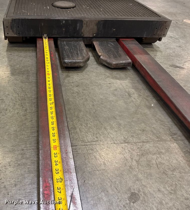 image for item ER0099 2016 Raymond 5600 order picker