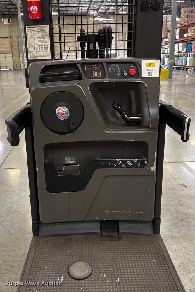 image for item ER0099 2016 Raymond 5600 order picker