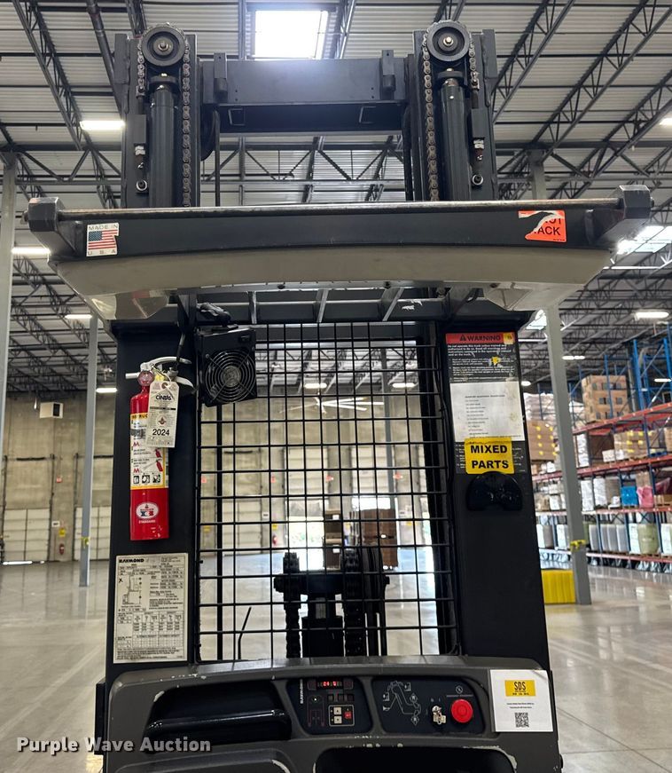 image for item ER0099 2016 Raymond 5600 order picker