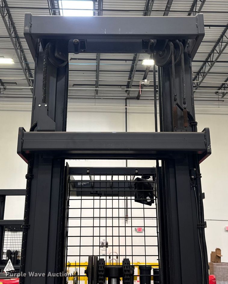 image for item ER0099 2016 Raymond 5600 order picker