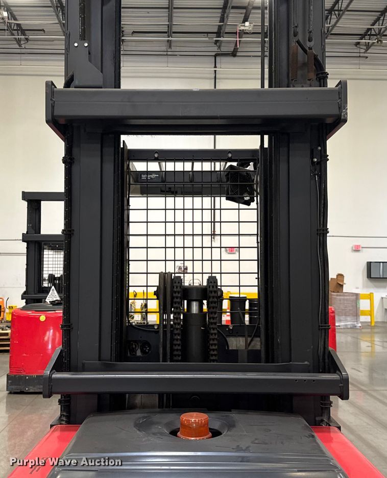 image for item ER0099 2016 Raymond 5600 order picker